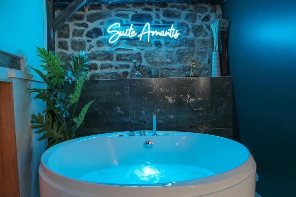 Suite Luxueuse Jacuzzi Suite Amantis By Noma Saint-Chamond Exterior photo